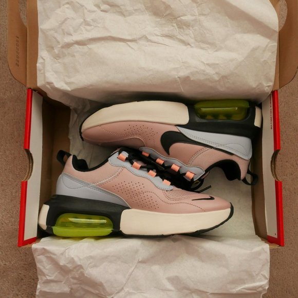 Nike Air Max Verona sneakers in plum chalk / black-ghost (Women's 6.5) - Picture 8 of 9